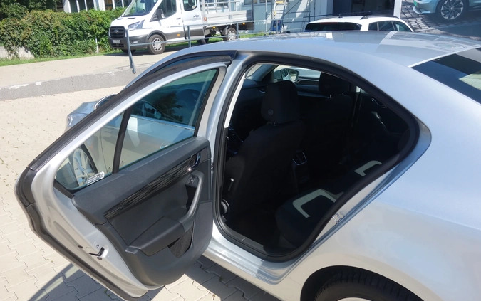 Skoda Octavia cena 79900 przebieg: 131224, rok produkcji 2019 z Piastów małe 407